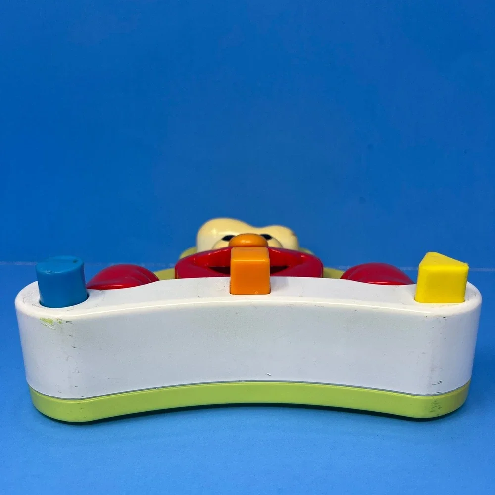 Fisher Price Sing and Cook with Elmo Toy Red Yellow 2010 Magnetized Chef Toy